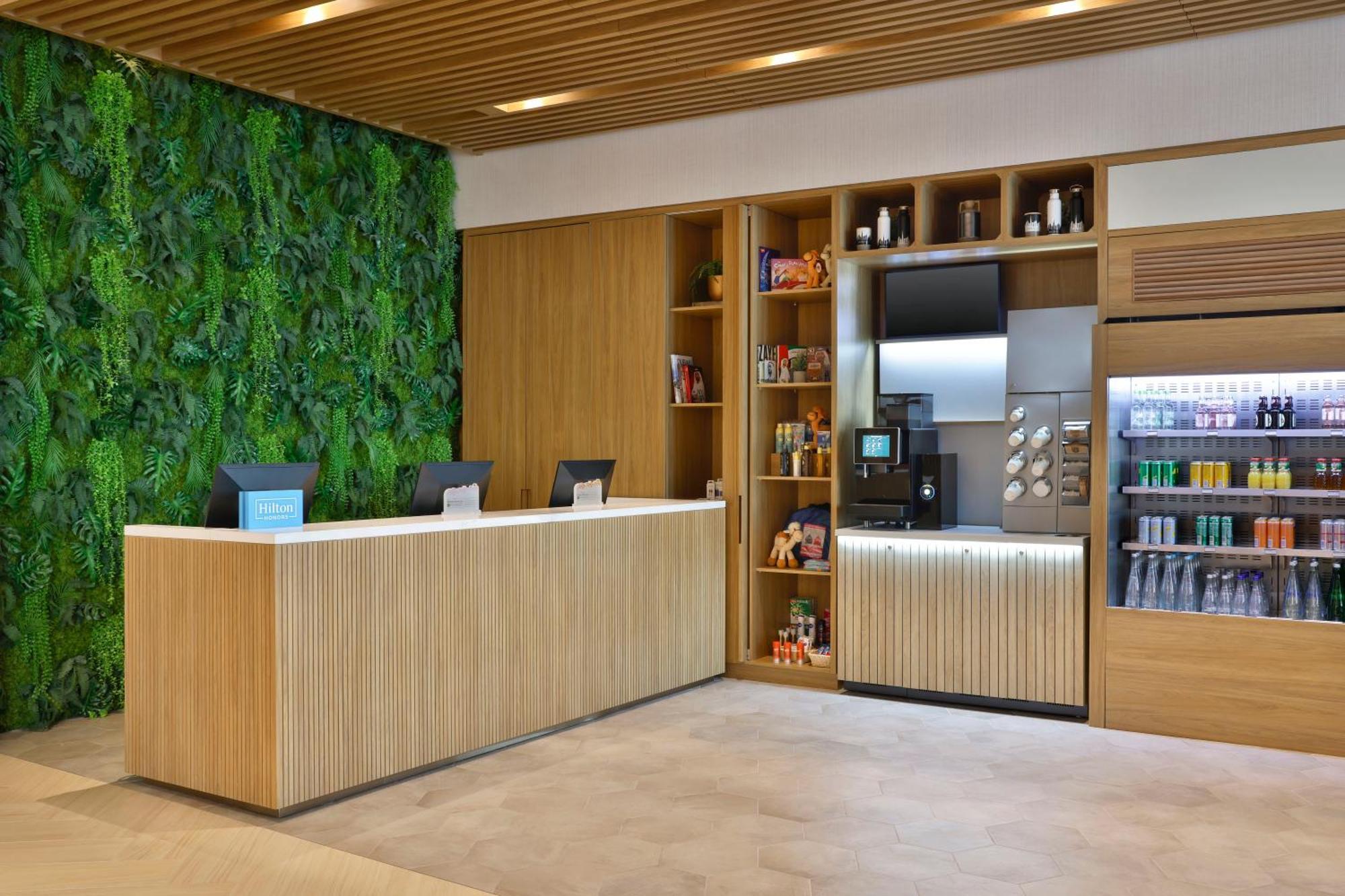 Hilton Garden Inn Dubai Business Bay Exterior photo