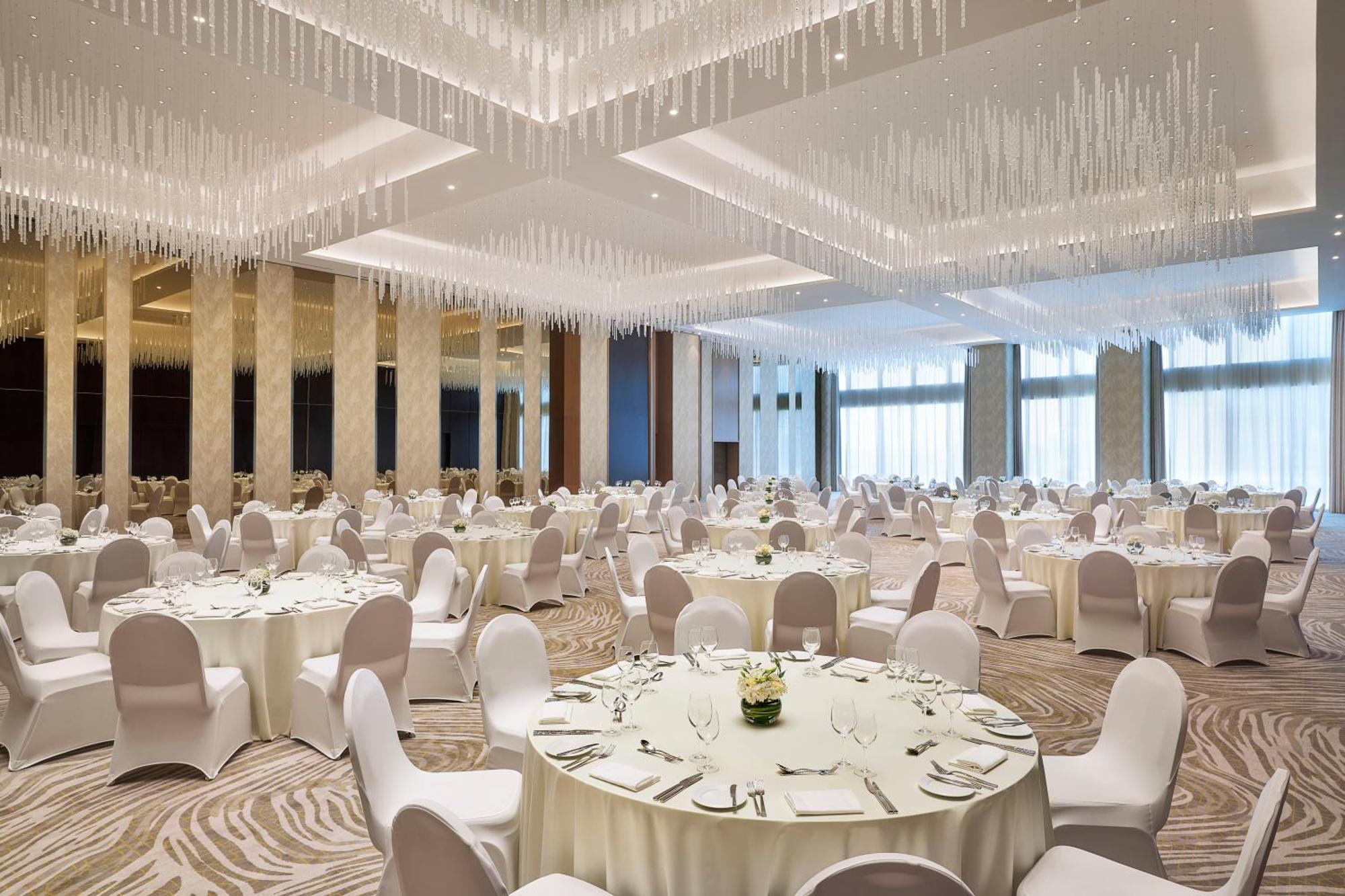 Hilton Garden Inn Dubai Business Bay Exterior photo